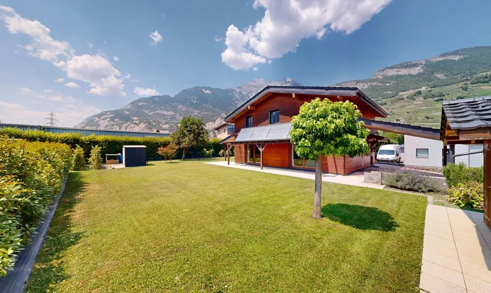 Haus 6.5 mit großer Parzelle, Garten und Solarenergieheizung