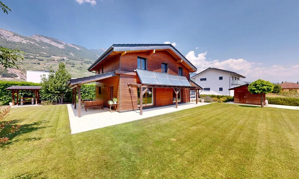 Maison 6.5 avec grande parcelle, jardin et chauffage solaire.