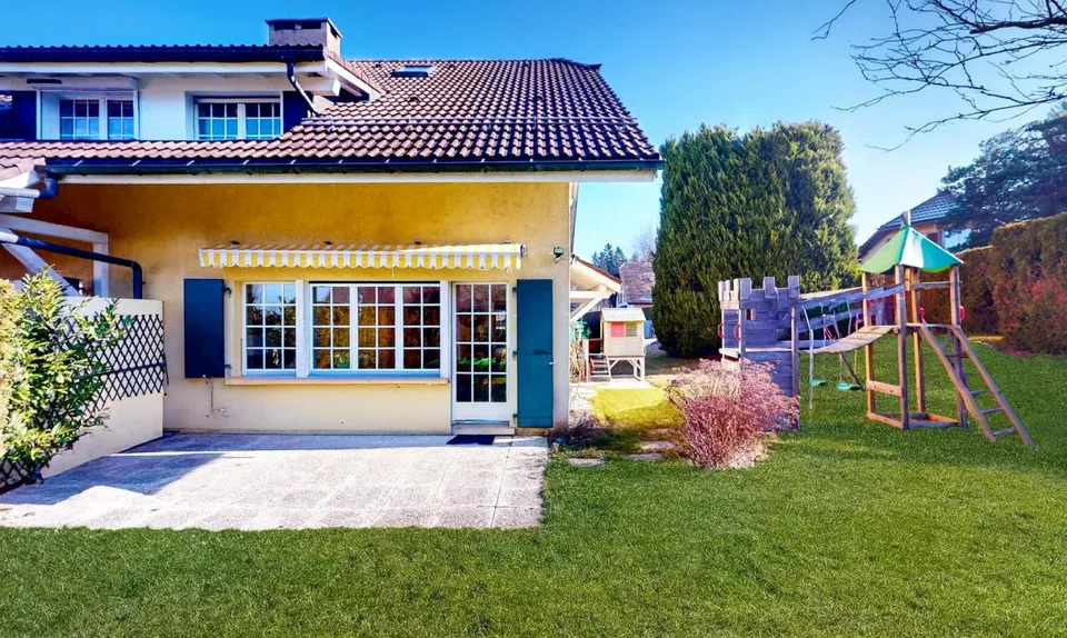 VILLA LUMINEUSE À ÉPALINGES, UN ÉCRIN DE CALME PRIVILÉGIÉ