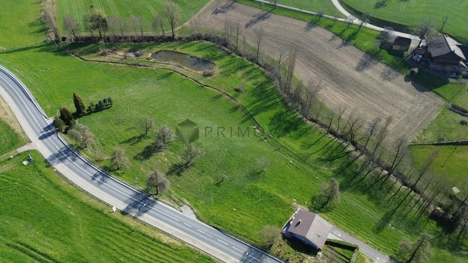 Nuova costruzione: grande appartamento maisonette moderno immerso in un paesaggio pittoresco con ampia terrazza!