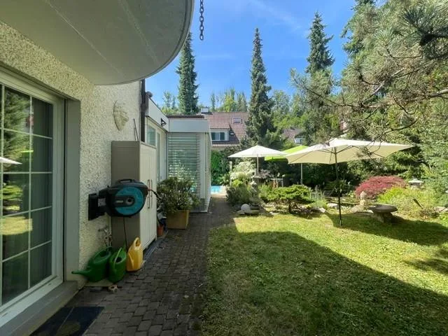 Bella casa unifamiliare con piscina a Pfeffingen