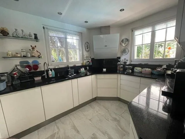 Bella casa unifamiliare con piscina a Pfeffingen