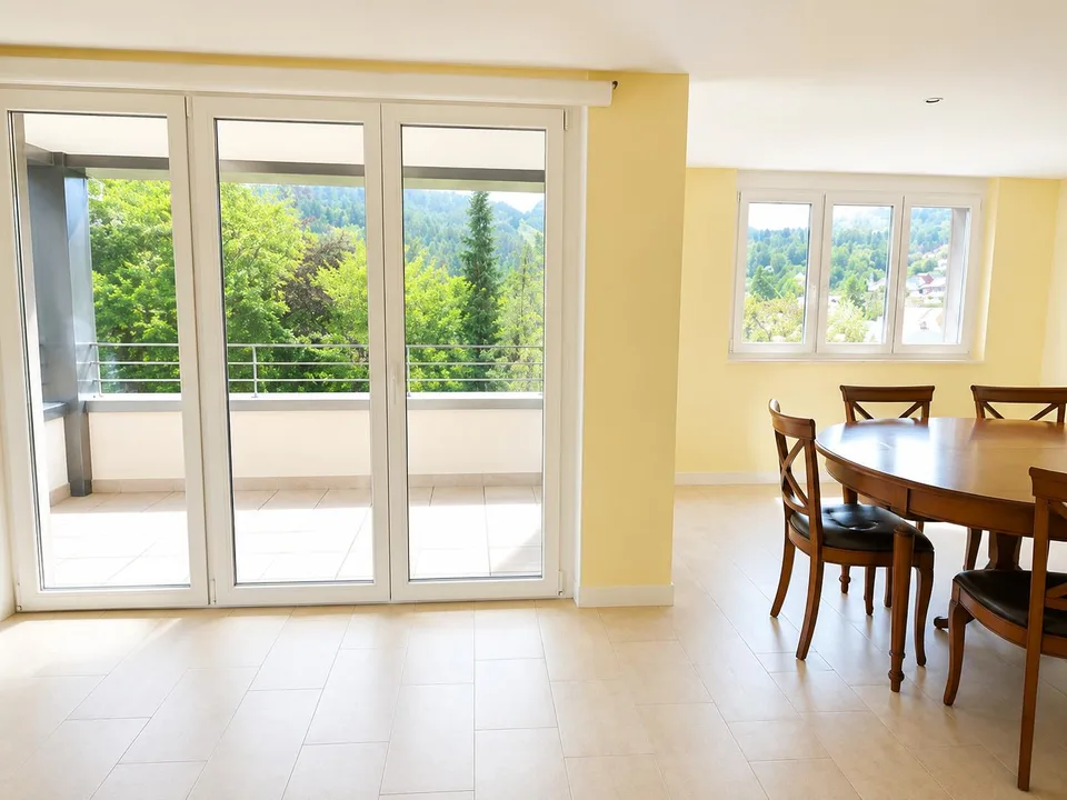 Appartement meublé avec balcon ensoleillé, garage intérieur disponi...