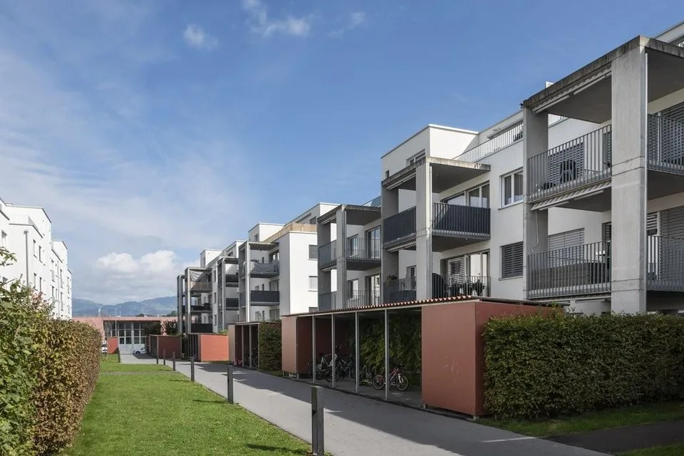 Moderne 4.5 Zimmer Wohnung in familienfreundlicher Überbauung