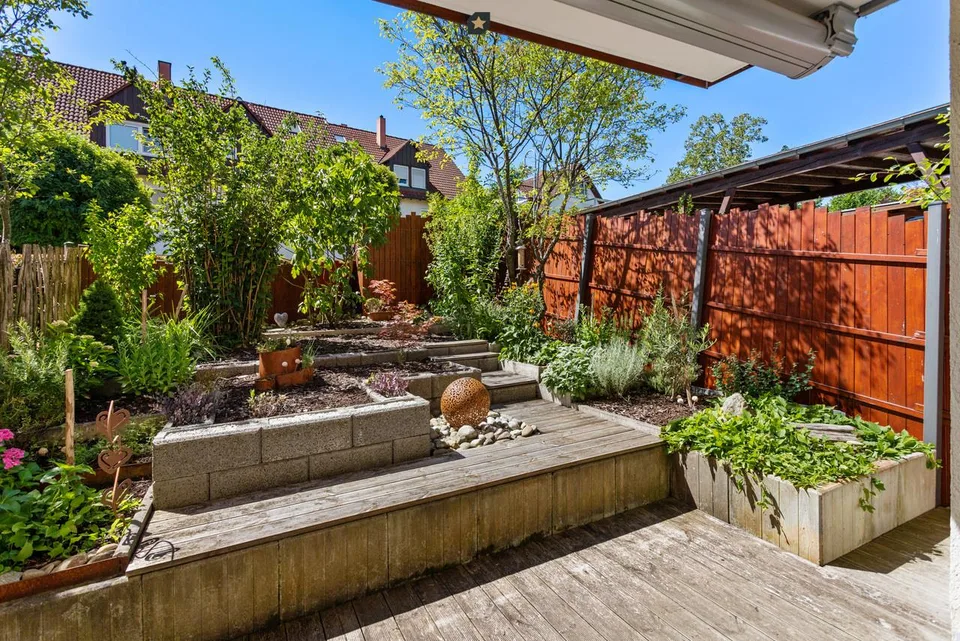 Renovierte Gartenwohnung an begehrter Lage in Seenähe.
