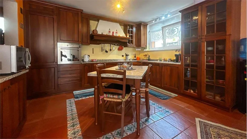Maison unifamiliale immergée dans le vert à Monteggio