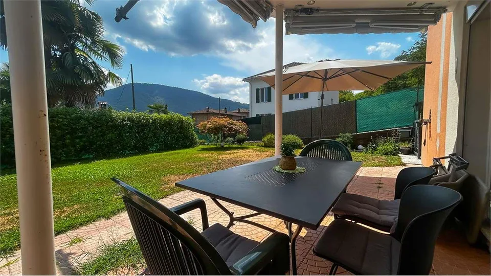 Maison unifamiliale immergée dans le vert à Monteggio