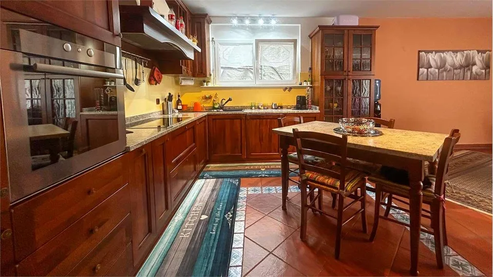 Maison unifamiliale immergée dans le vert à Monteggio