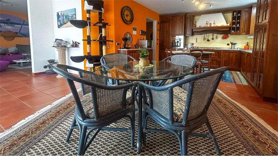 Maison unifamiliale immergée dans le vert à Monteggio
