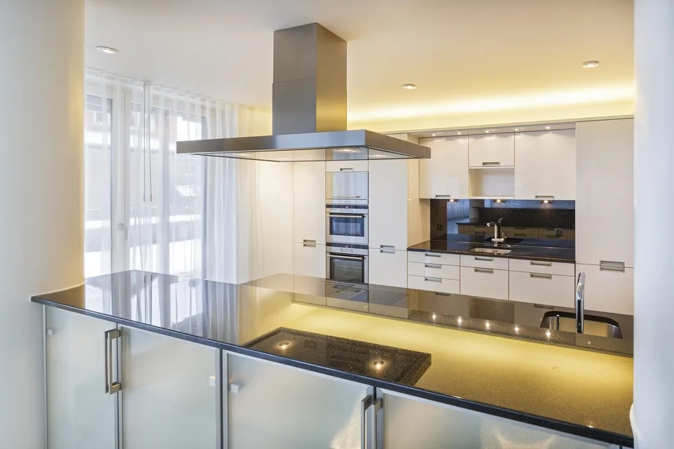 Luxuriöse Wohnung mit grossem Sitzplatz