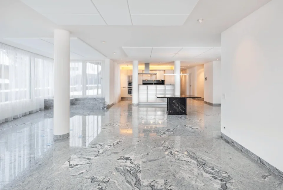 Luxuriöse Wohnung mit grossem Sitzplatz