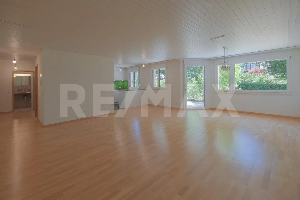 Appartement de jardin 4,5 pièces : central, calme, plein de qualité de vie