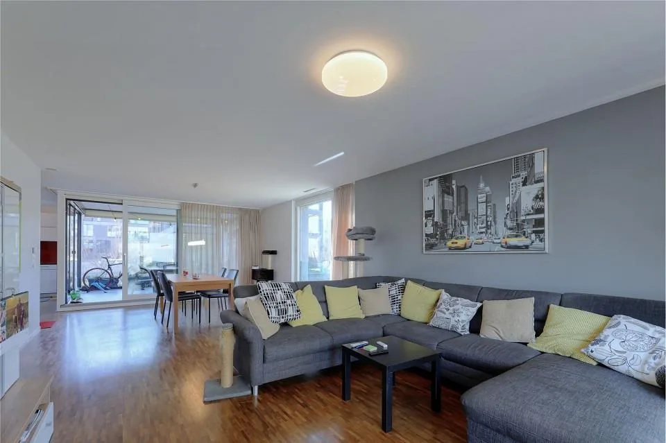 Moderne 2½-Zimmerwohnung mit 82 m² und zwei Balkone