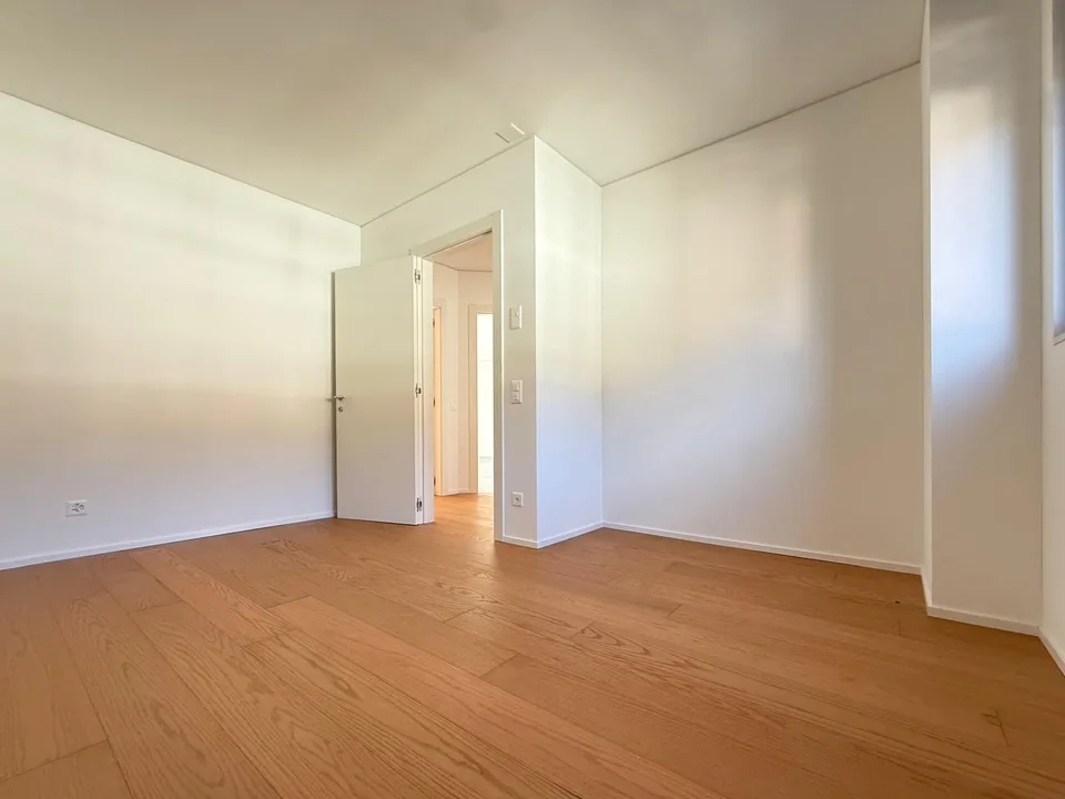 APPARTEMENT ESPACIEUX 4.5 PIÈCES AVEC DEUX TERRASSES ET VUE PANORAMIQUE À VACALLO – photo 8 sur 10