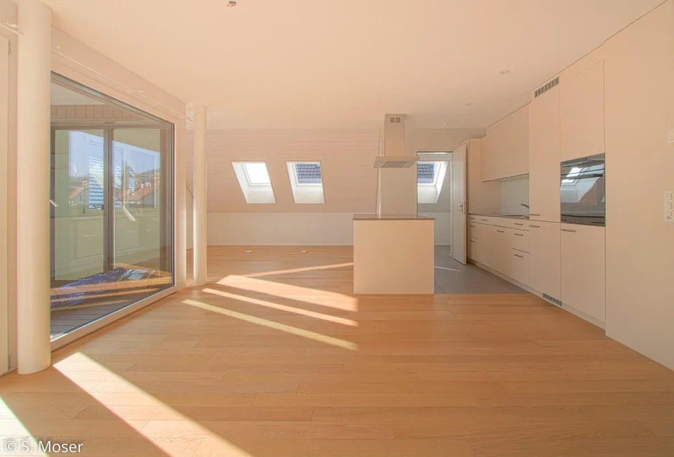 Sonnige 3.5 Zi-Dachwohnung mit schönem Ausbau