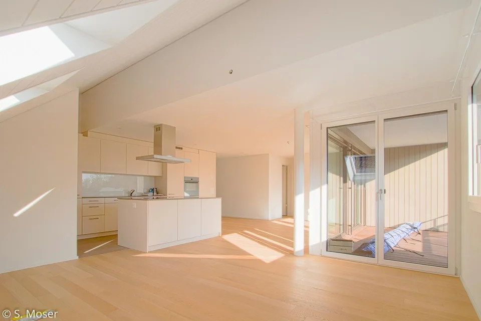 Sonnige 3.5 Zi-Dachwohnung mit schönem Ausbau