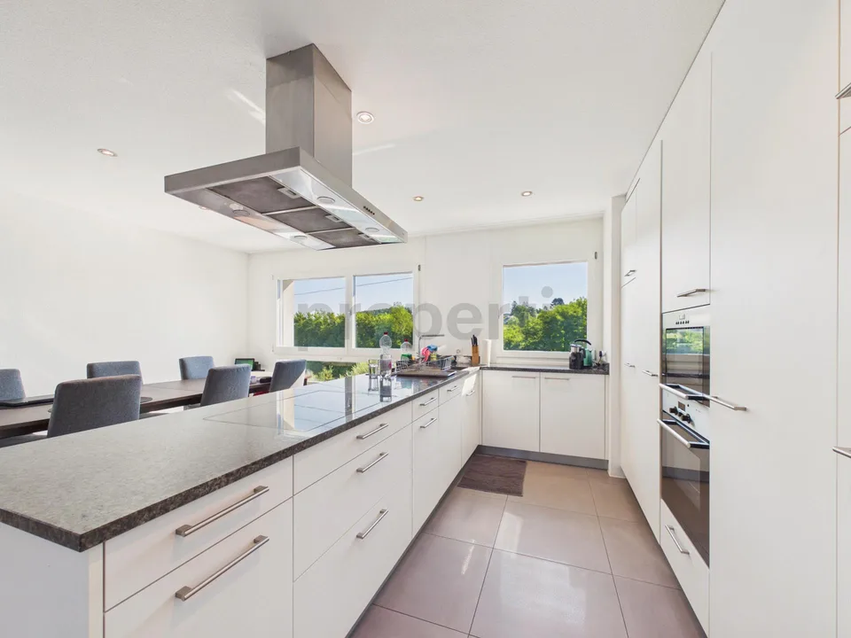 Moderne und grosszügige 3.5-Zimmer-Wohnung in Adliswil