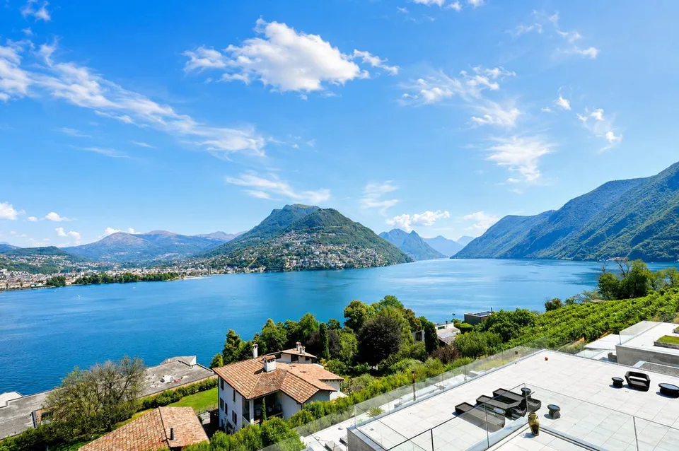 Arredato Appartamento di Lusso con Ampia Terrazza e Vista Lago
