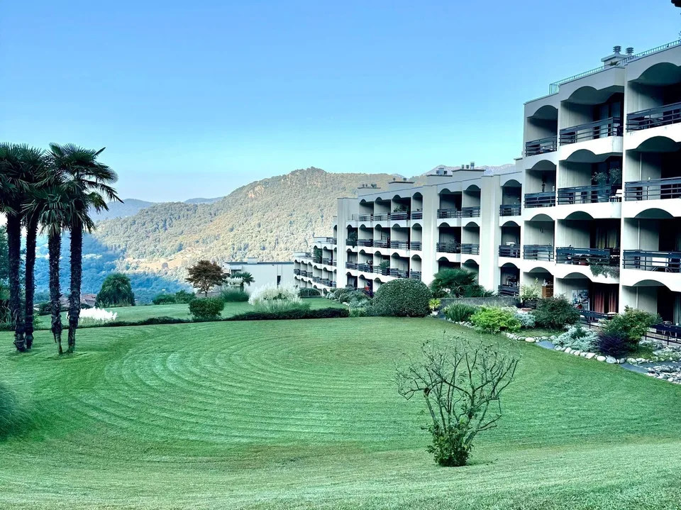 AFFITTASI SPLENDIDO BILOCALE VISTA LAGO CON PISCINA A CADRO – foto 9 di 10