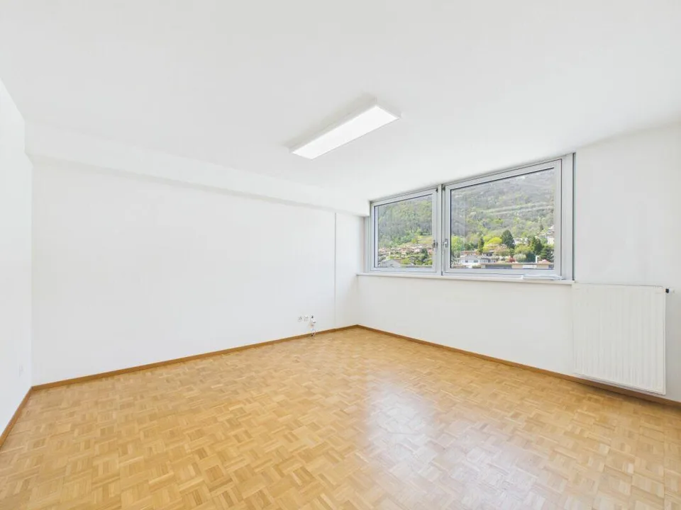 Ufficio con cucina e bagno privati