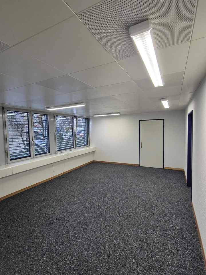 schönes Einzelbüro im Erdgeschoss
