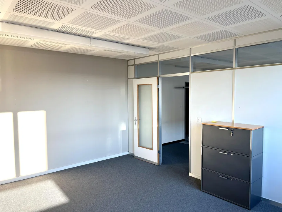 Räume für Büro-, Praxis-, Schulung-, Atelier an Toplage