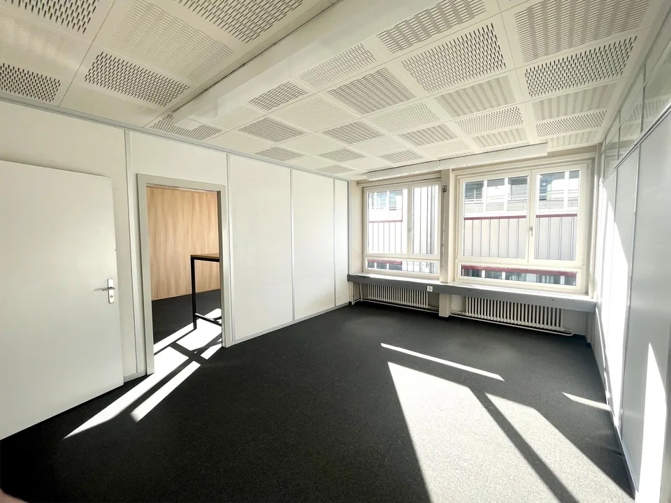Räume für Büro-, Praxis-, Schulung-, Atelier an Toplage