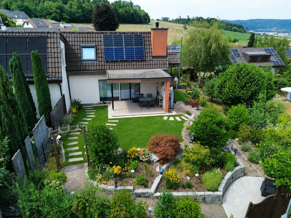 Ampia casa semi-detachata di 6,5 locali con vista panoramica