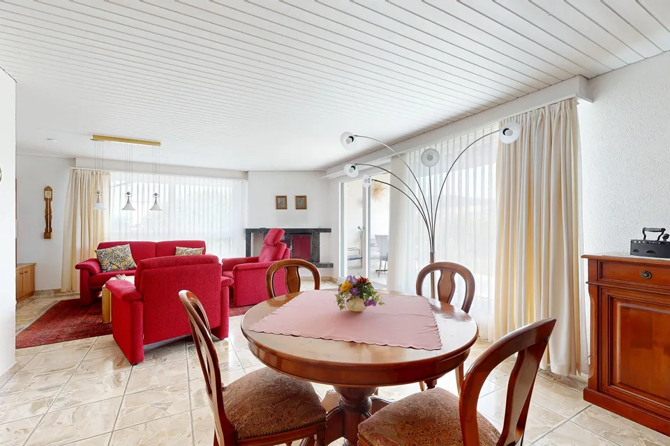 Ampia casa semi-detachata di 6,5 locali con vista panoramica
