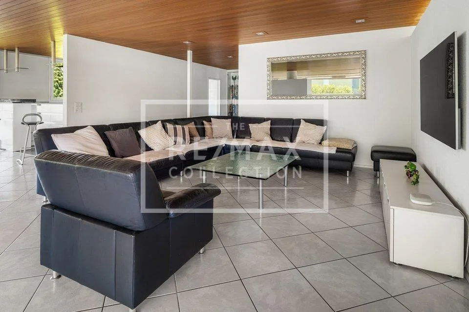 Appartement attique spacieux et lumineux avec 7½ pièces