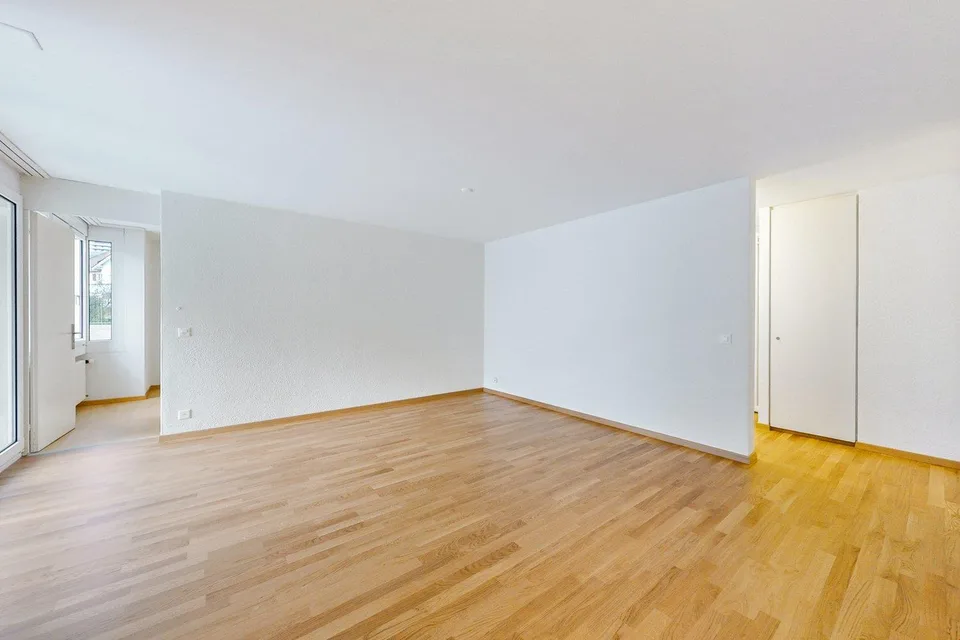 Appartamento di 3 locali attraente con una terrazza molto grande e vista sul lago