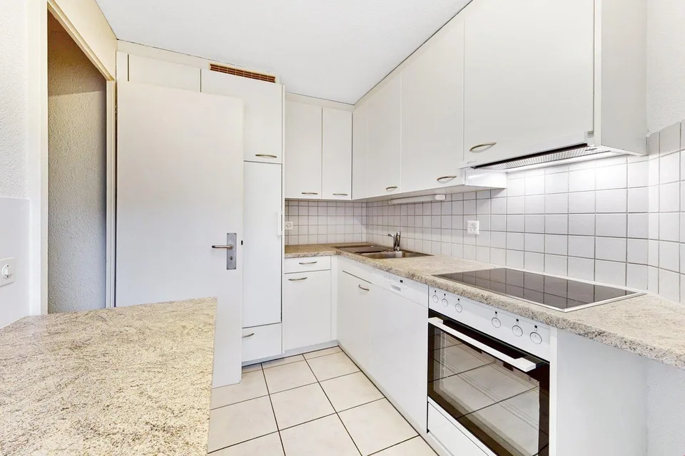 Appartamento di 3 locali attraente con una terrazza molto grande e vista sul lago