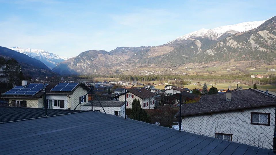 Summaprada - Mehrfamilienhaus mit 11 Wohnungen und Lagerhalle