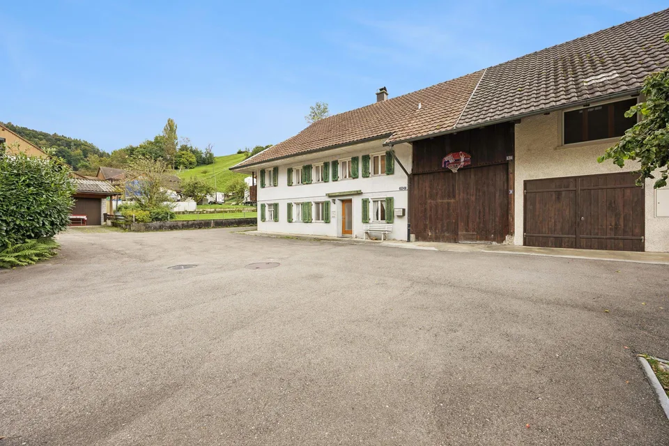 Grosszügiges 7-Zimmer-Haus in Leibstadt mit grosser Dachterrasse un...