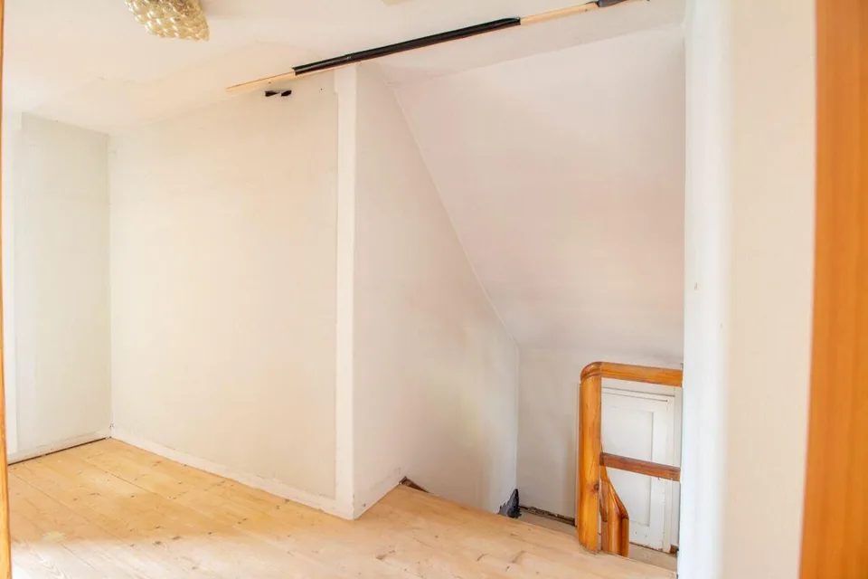 Freistehendes Einfamilienhaus mit Potenzial, separater grossen Werk... – photo 16 sur 24
