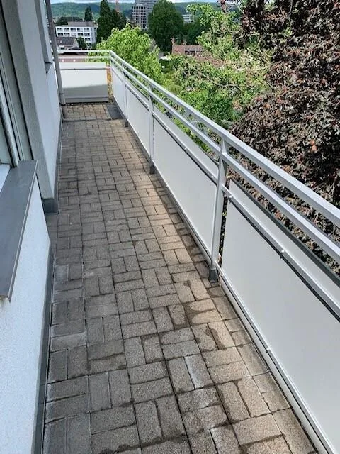 2-Zimmer-Dachwohnung mit zwei Balkonen in Pratteln