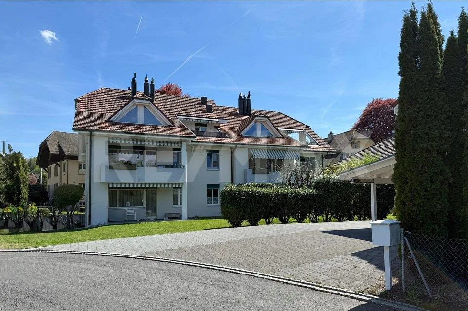 Charmante Dachwohnung mit Cheminée und Terrasse in ruhigem Quartier