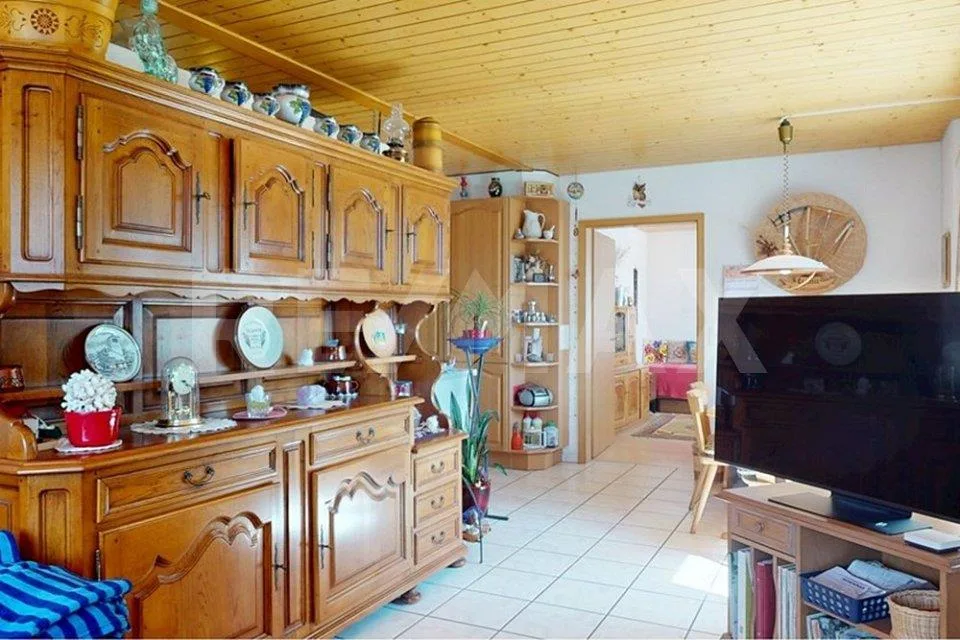 Freistehendes Haus mit Zwei Wohneinheiten