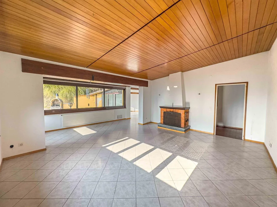 Grande casa unifamiliare nel verde ad Aranno