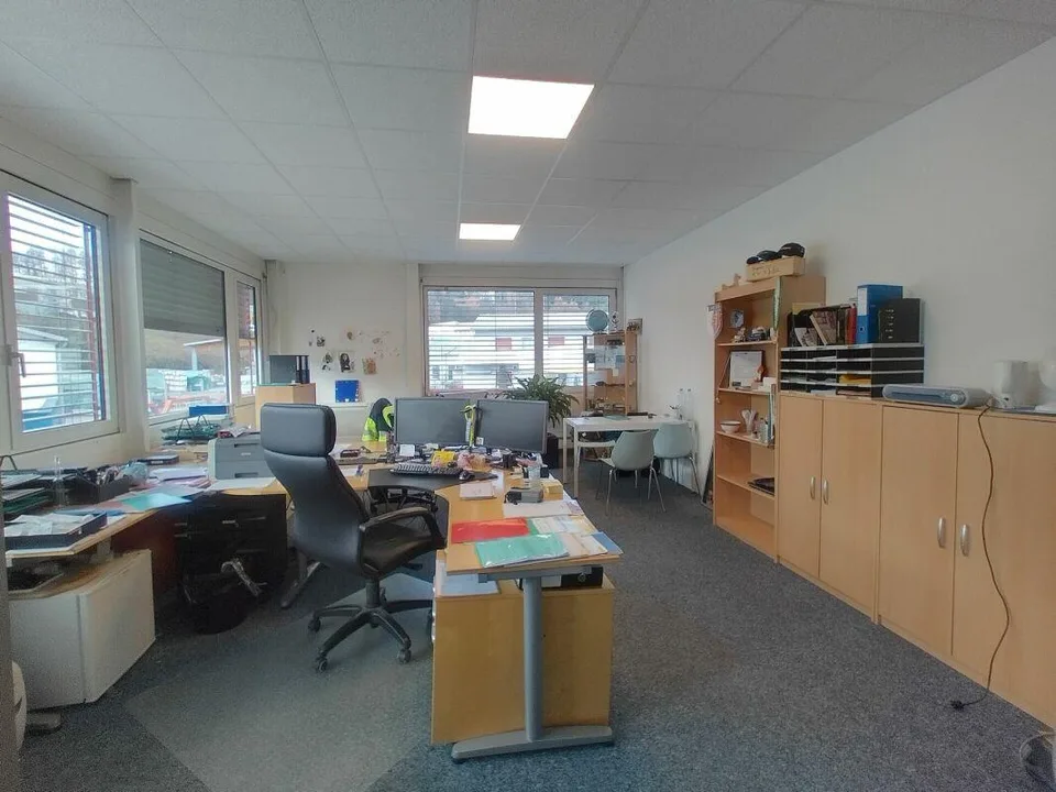 Vaud locaux bureaux, atelier et stockage dans immeuble de 4500 m2 à...