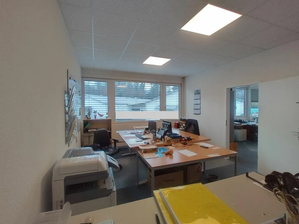 Vaud locaux bureaux, atelier et stockage dans immeuble de 4500 m2 à...
