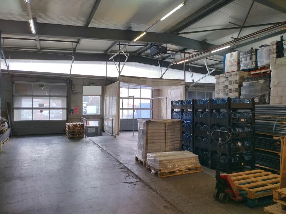 Vaud locaux bureaux, atelier et stockage dans immeuble de 4500 m2 à...