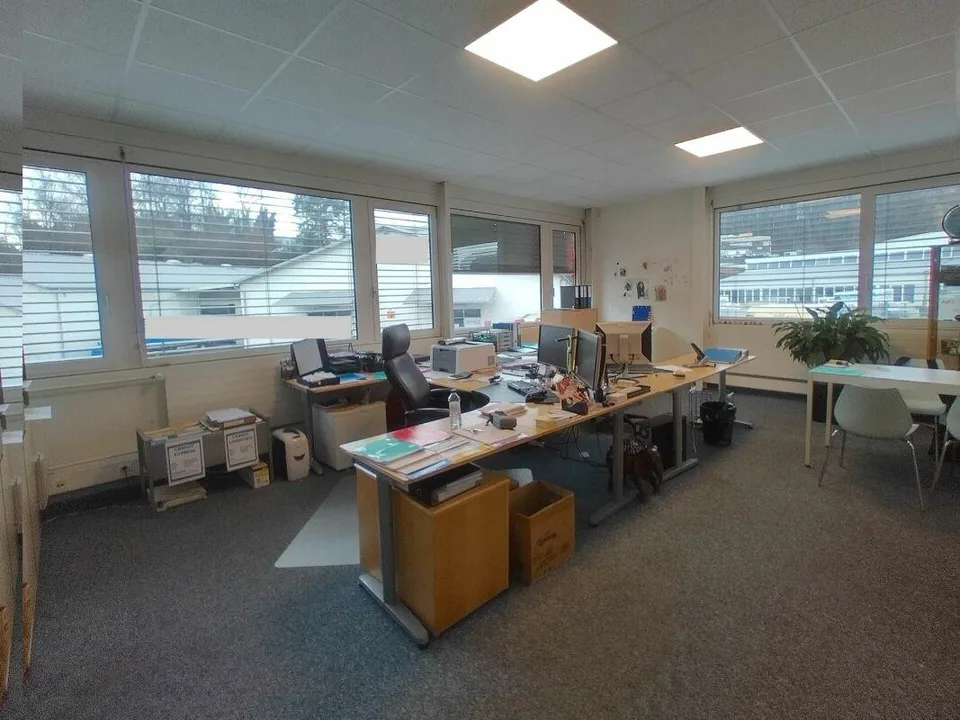 Vaud locaux bureaux, atelier et stockage dans immeuble de 4500 m2 à...