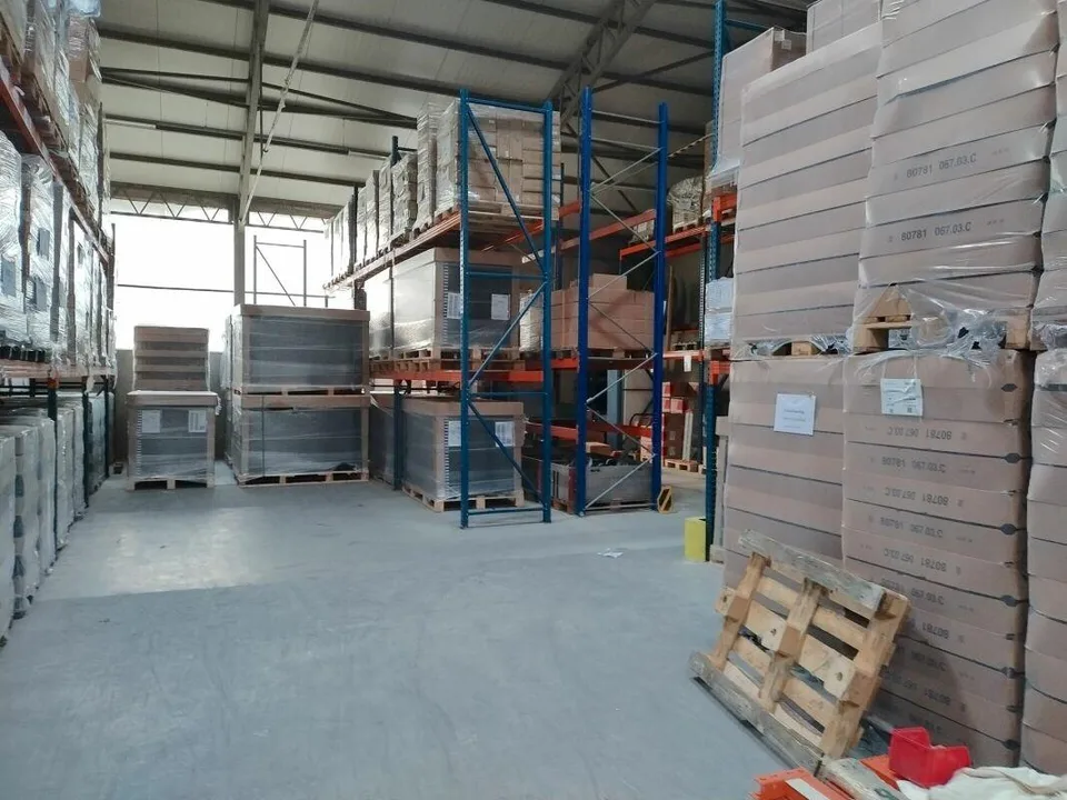 Vaud locaux bureaux, atelier et stockage dans immeuble de 4500 m2 à...