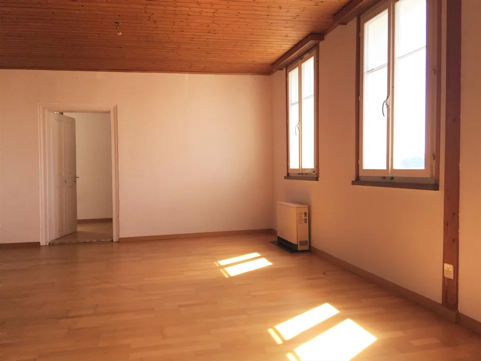 Charmante 3.5-Zimmer-Dachwohnung mit schöner Aussicht