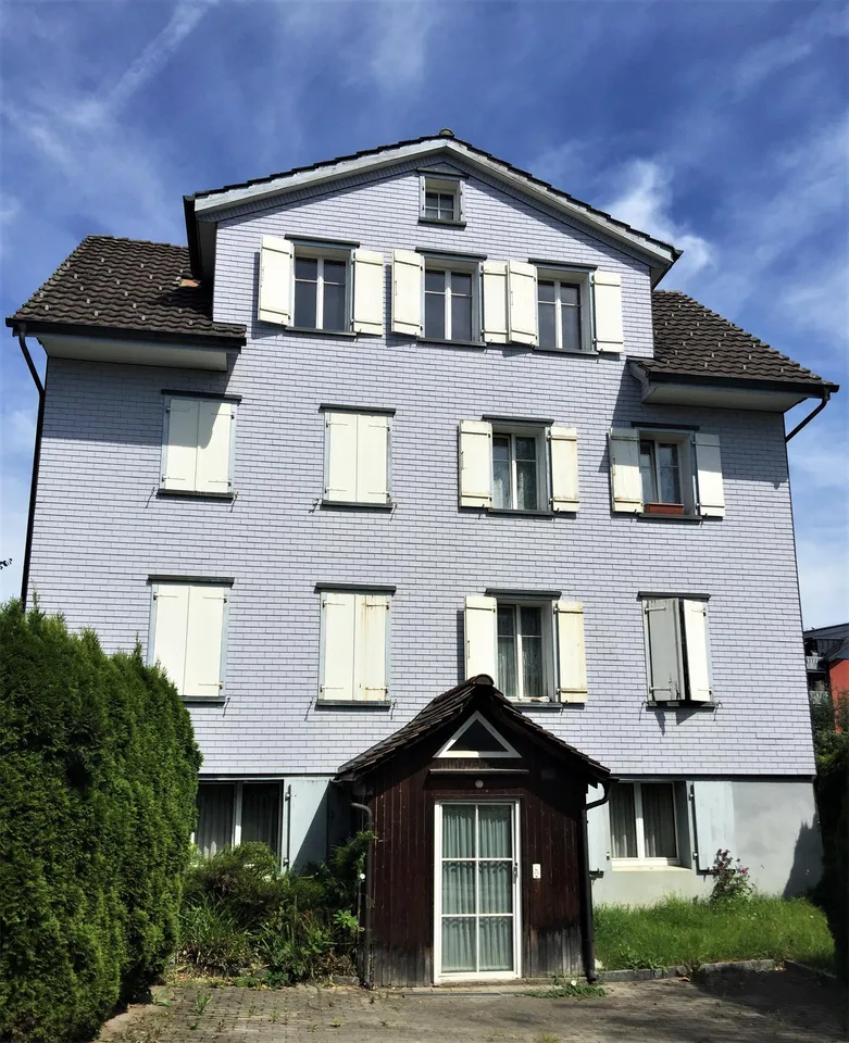 Charmante 3.5-Zimmer-Dachwohnung mit schöner Aussicht