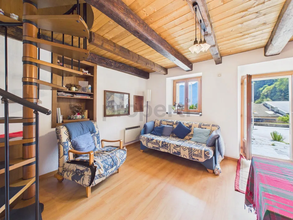 Elegante 2.5 locali row-house con balcone, Blenio