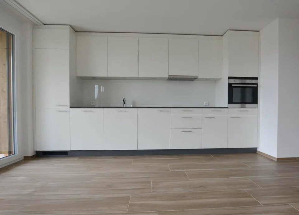 Moderne 3.5-Zimmer-Wohnung mit Balkon und Weitsicht