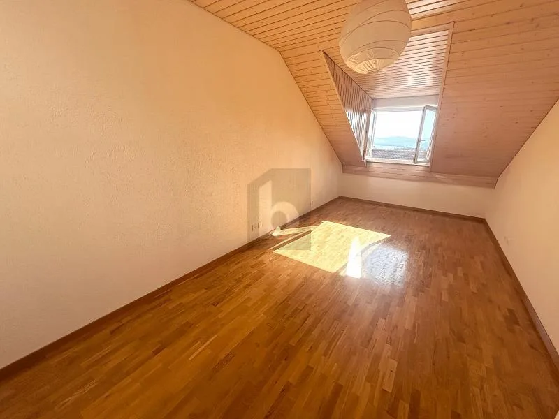 AMBIENTE LUMINOSO E VOLUMI SPAZIOSI