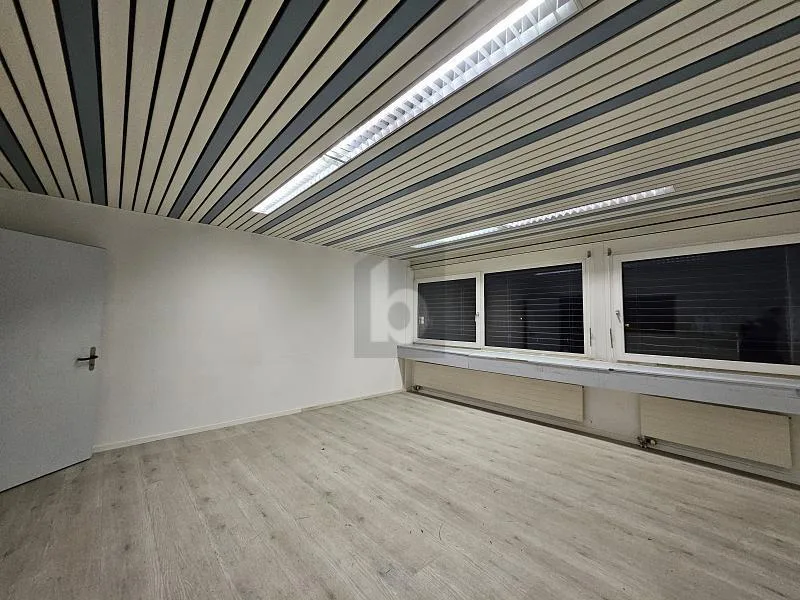 RENOVIERT - INDIVIDUELL MIT TERRASSE
